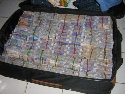 De puis des siècle , le franc maçonnerie a toujours été repité comme le secte le plus puissant de tout les secte existant sur terre.Ainsi , chaque membre de la franc-maçonnerie a toujours un niveau financière très élevé et le renommé international.touts les membres de la franc-maçonnerie sont tous riche respecté et on tous une reputations de rénommé international soite il sont artiste , footballeur , politicien ou multi milliardaire etc. Cependant , beaucoup des gens dans le monde entiers ne savent pas comment est ce que les membres de la franc-maçonnerie font pour obtenir leurs fortune si remarquable? Mais pourtant ils on belle est bien un secret qui est donner par chaque membre qui s’initie dans le secte de la franc-maçonnerie . Ainsi donc , le secret est LA VALISE MYSTIQUE de la richesse franc-maçonnique qui à été devoilé et instorer par le plus grand prophète de la franc-maçonnerie de tout le temps ALBERT PIKE. Cette valise en question à le pouvoir de vous rendre riche d’une manière jamais vue sur terre car vous serrez le maitre de l’argent et le dieu du pouvoir financière.raison pour laquel les membres de la franc-maçonnerie ne se plein pas de la vie et sur le plus financier. Cependant , vous n’avez même pas du tout bésoin d’étre membre de la franc-maçonnerie pour beneficier de cette valise mystique extrèmement puissant.Vous n’aurez juste qu’a vous procurer cette puissante valise mystique et vous verrez comment votre vie changera sur le plan financière est autres… Etant donner que je suis moi même le chef suprème de la franc-maçonnerie au Bénin et le 5èm chef suprème en Afrique bien après le defunt président OMAR BONGO , je me suis donc permis de me procurer 7 de ses valise mystique afin de donner aussi la chance a tout seux qui sont non franc-maçon pour qu’il change leurs vie financière est autre. Une fois que vous serrez en possession de cette puissante valise , vous n’aurez qu’a prendre un bout de papier et d’ecrire le nom du prophète ALBERT PIKE dans le valise mystique de la franc-maçonnerie qui vous sera envoyer par moi , suivie de la somme de votre choix que vous ecriverai aussi dans le papier puis vous mettez le papier dans la valise pendant 7 h 7 minute.En suite venez ouvrir la valise et vous verrez de vos propre yeux comment la valise sera remplie des billet de banque comme jamais vue sur terre. vous pouvez vous procurer un bout de papier et d’ecrire la somme de votre choix comme par exemple 100 millions suivie du nom du prophète en suite vous mettez le papier dans la valise pendant 7 heurs 7 minute.quand vous ouvrirai la valise , vous verrez comment elle sera remplie rien que des nouveau billet des banque.avec cette valise vous n’aurez plus besoin de travailler car vous serrez votre propre banque et votre propre revenue d’argent. vous serrez un homme très riche et très puissant sans pour autant etre initier à la franc-maçonnerie vous n’aurez juste qu’a commander cette puisante valise puis votre vie changera en un clin d’oeil. la valise n’a pas besoin de rituel ou des sacrifice rien de tout sa.juste mettre le papier et vous verrez comment l’argent sera dans votre vie. NB : vue l’extrème puissance que degage cette puissante valise, je me suis permis que de m’en procurer que 7 valise afin de répondre aux attente des seux qui veulent réellement changer leur destiner à jamais.donc seul les premier venue qui serons servie. Devenir riche grâce à la franc maçonnerie