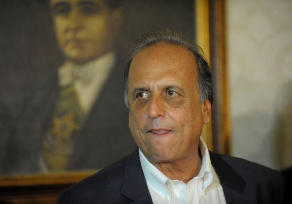 Resultado de imagem para PolÃcia Federal cumpre mandados de prisão contra Pezão e assessores