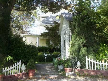 Bed & Breakfast «Seasons At Magnolia Manor», reviews and photos, 111 Springdale Ave, New Windsor, MD 21776, USA