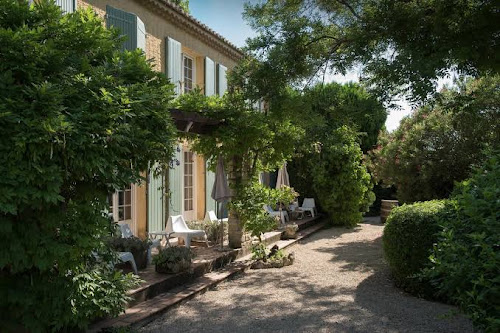 Logis Hôtel Castel Mouisson à Barbentane