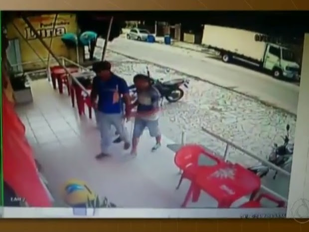 Crime aconteceu em padaria no bairro do Jardim Luna, em João Pessoa (Foto: Reprodução/TV Cabo Branco)