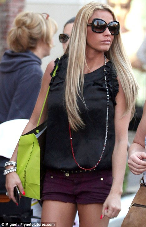 http://i.dailymail.co.uk/i/pix/2011/12/12/article-2072951-0F22A39500000578-782_468x725.jpg