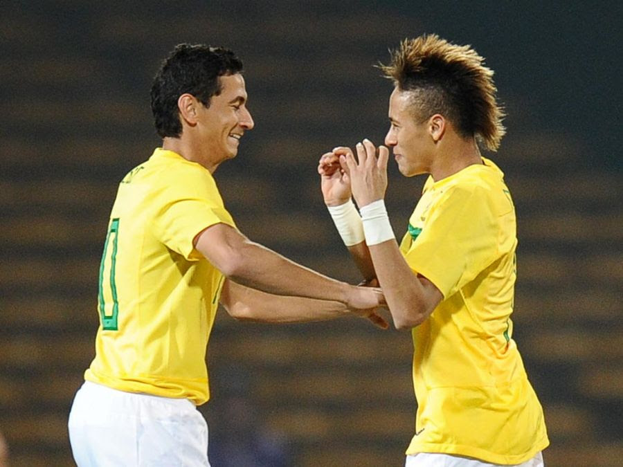 Ganso e Neymar montaram times semelhantes / Rodrigo Buendia/AFP