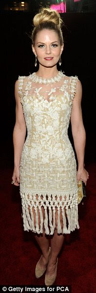 http://i.dailymail.co.uk/i/pix/2012/01/12/article-2085505-0F6C2A2300000578-297_196x597.jpg