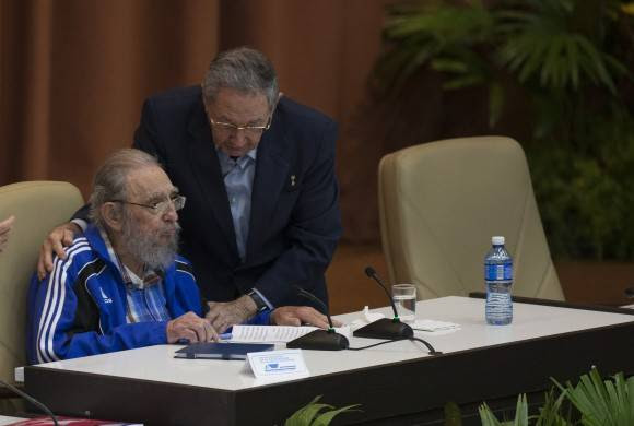 Fidel Castro en la clausura del VII Congreso del Partido Comunista Cuba. Foto: Ismael Francisco/ Cubadebate