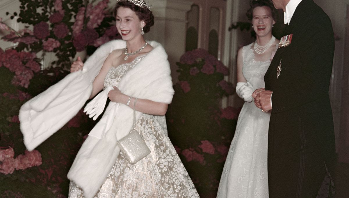 Queen Elizabeth II.: Jetzt werden ihre Juwelen und Kleider verteilt