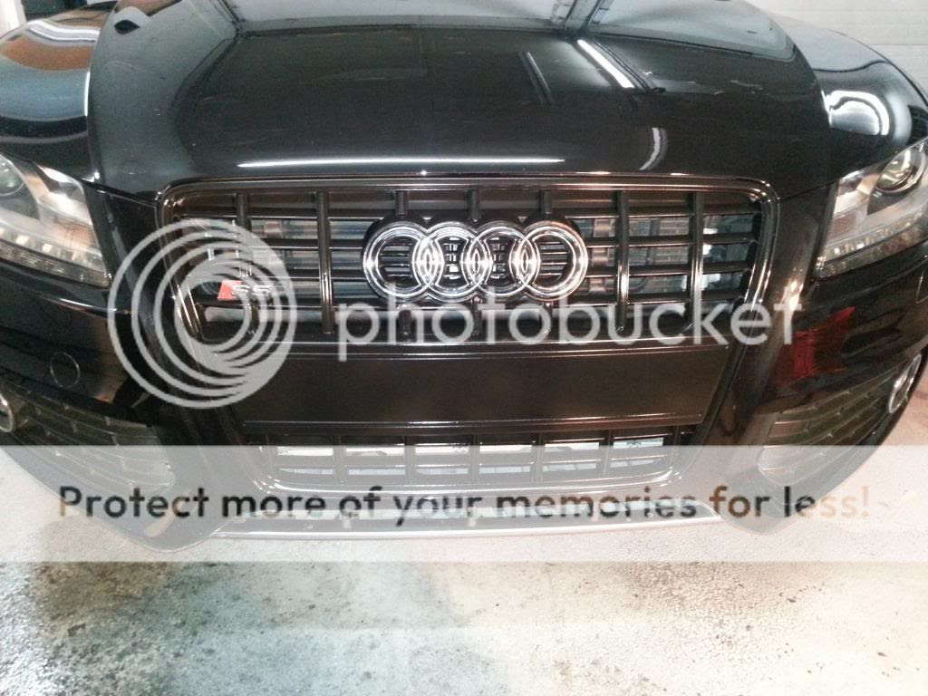 Audi Q5 Front Grill Peeling