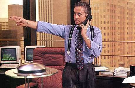 Ο Michael Douglas ενσάρκωσε τον στυγνο καπιταλιστή Gordon Gekko στην ταινία του Oliver Stone, Wall Street. Ο Michael Douglas ενσάρκωσε τον στυγνο καπιταλιστή Gordon Gekko στην ταινία του Oliver Stone, Wall Street.