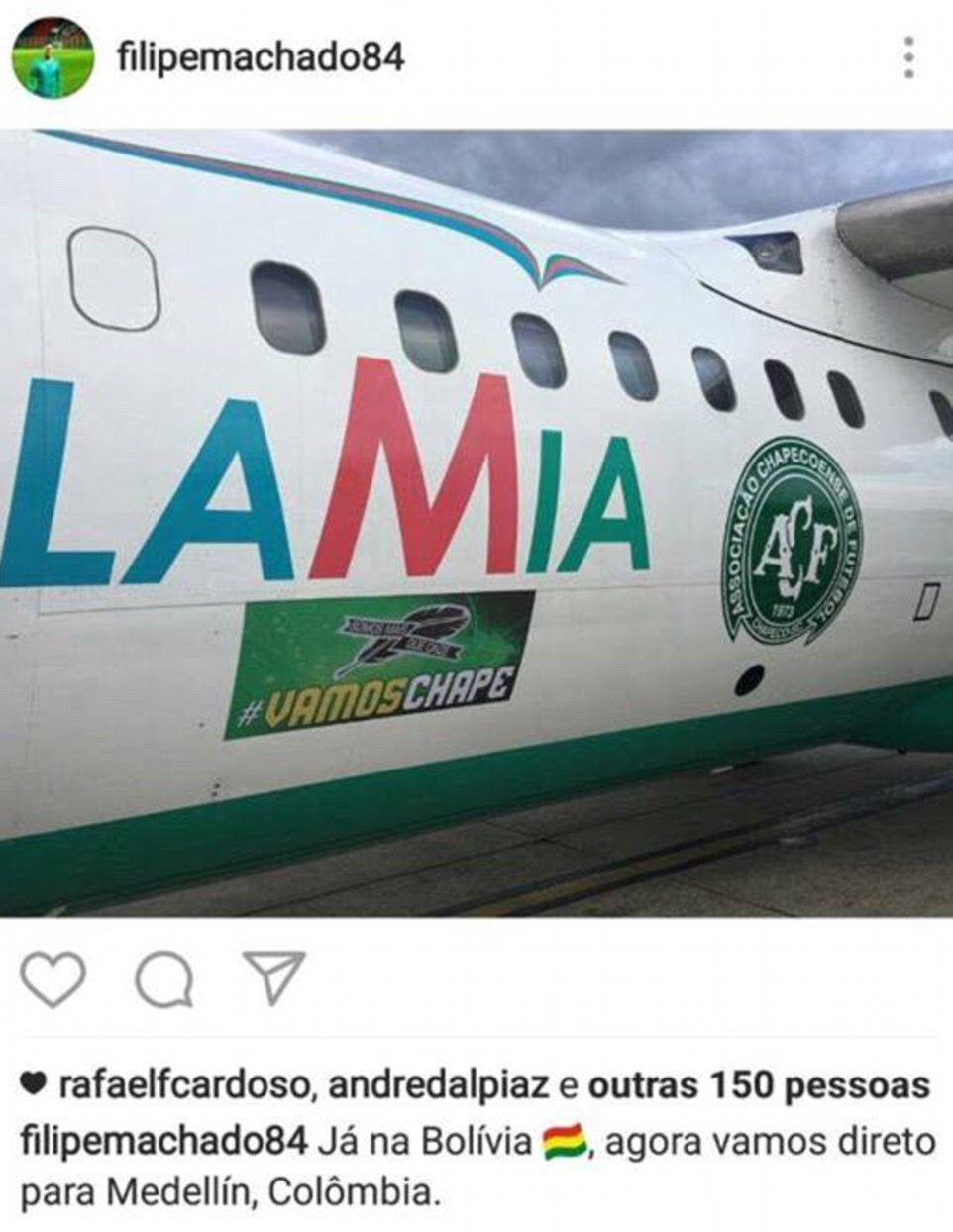Um post na conta Instagram do jogador de Filipe Machado (esquerda) mostrou uma foto de uma aeronave e uma mensagem dizendo: 'Já na Bolívia, agora vamos direto para Medellín, Colômbia "