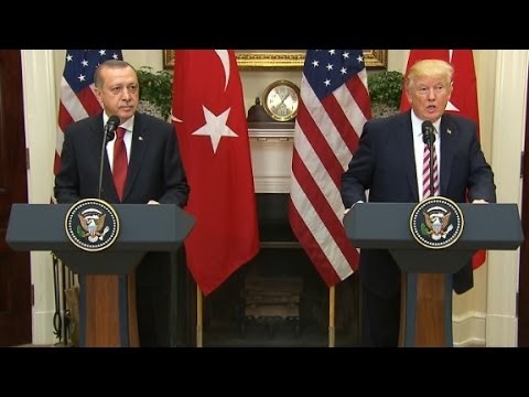 Turkeys Islamist Erdogan in UK Ahead of Queen Meeting 