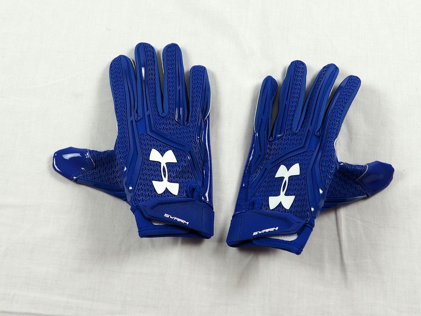 NEW Under Armour Swarm Blue NFL Receiver Gloves L eBay NEW Under Armour Swarm Blue NFL Receiver Gloves L eBay