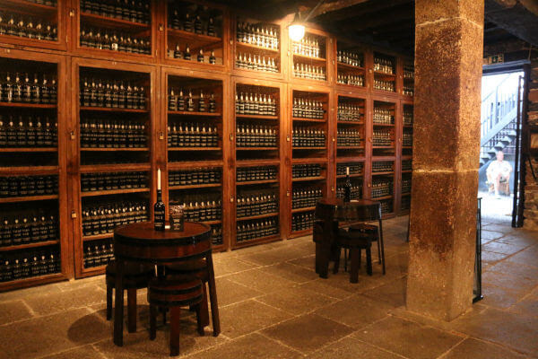 Blend_All_About_Wine_Blandys_1 Blend_All_About_Wine_Blandys_1 Blend_All_About_Wine_Blandys_1 Blandy, uma dinastia ligada ao vinho Madeira Blandy, uma dinastia ligada ao vinho Madeira Blend All About Wine Blandys 1