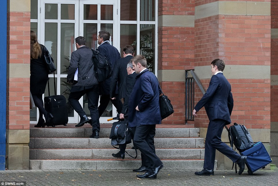 Entourage: A grande equipe legal que representa os proprietários de Alton Towers 'arquivo Merlin em Stafford Crown Court esta manhã