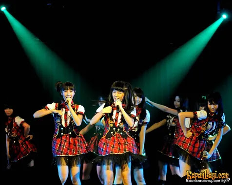 Grup idola JKT48 bersiap mempersembahkan penampilan terbaiknya saat ultah ANTV
