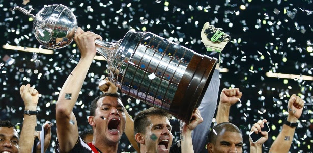 Jogadores do Atlético-MG esperam erguer nesta quarta a 2ª taça de torneio internacional em um intervalo de um ano