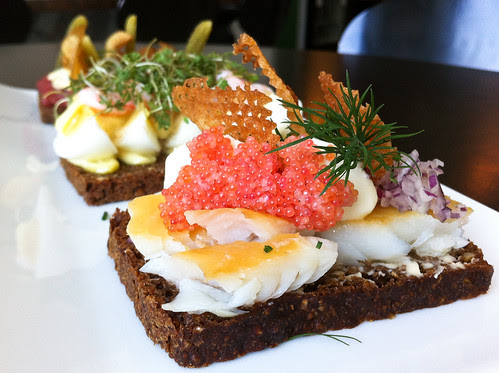Smoked fish, roe, shallots, chives and crisps on rye side