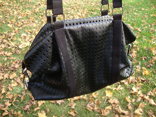 U-Handbag "It's a Cinch" tote with plastic canvas in the bottom