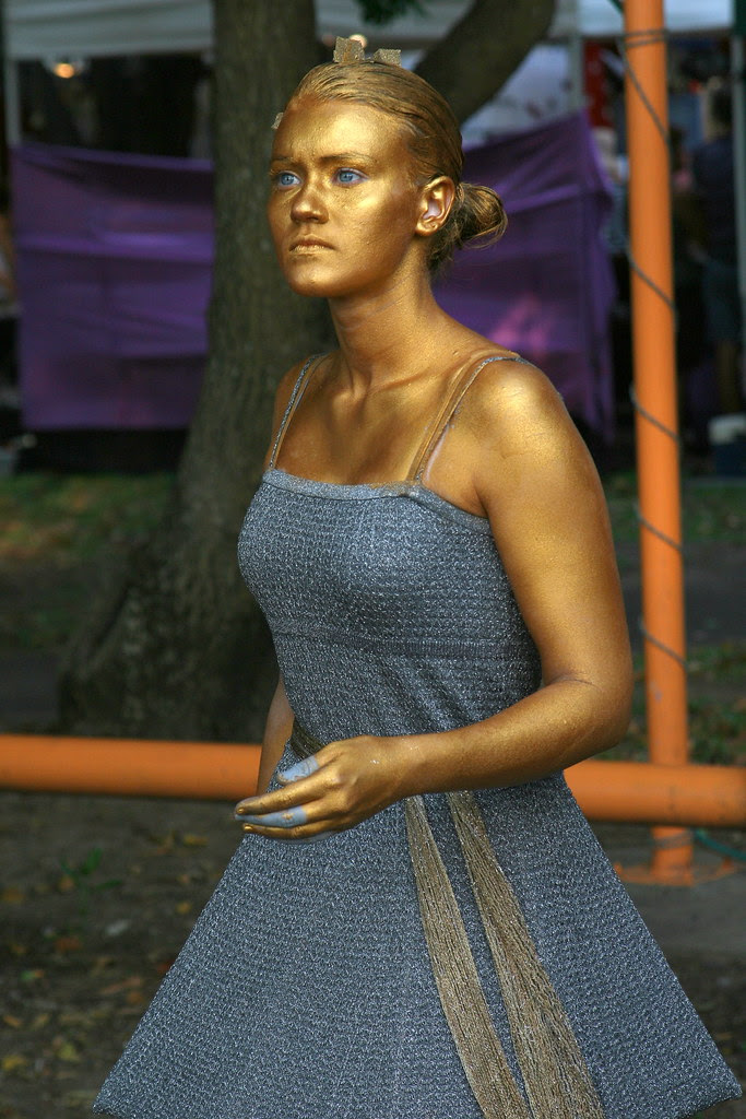 Living statue Mindil