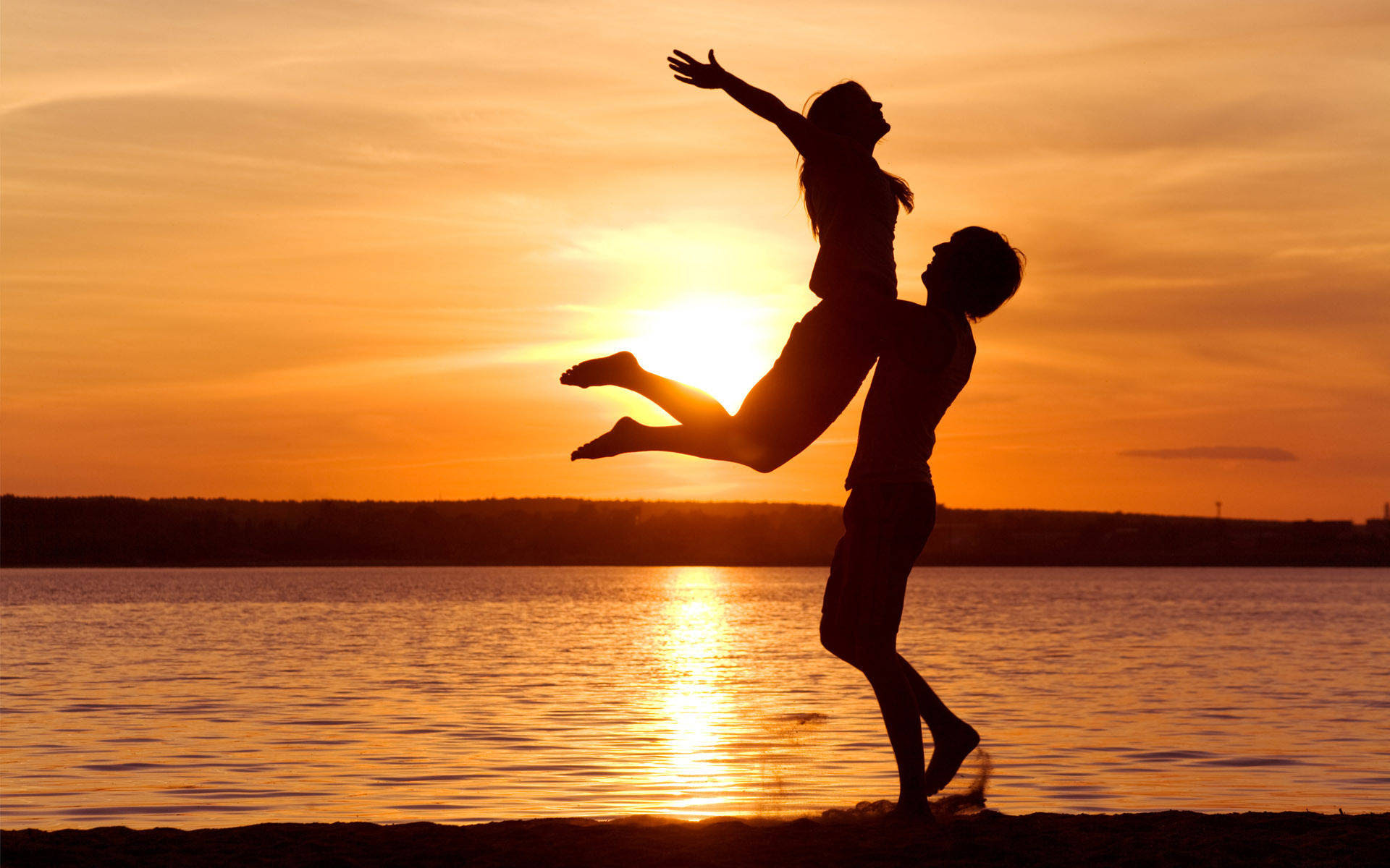 Gambar dari sini http://www.letstalkdatingonline.com/home/wp-content/uploads/2013/02/love-man-woman-silhouette-sun-sunset-sea-lake-beachother1.jpg