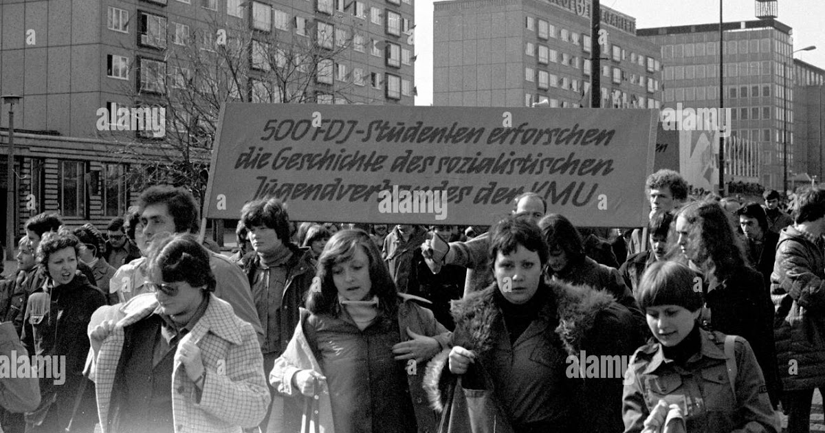 42+ 1 mai ddr bilder , 1. Mai Demonstration Ddr / Demonstranten Tragen Auf Der Demonstration