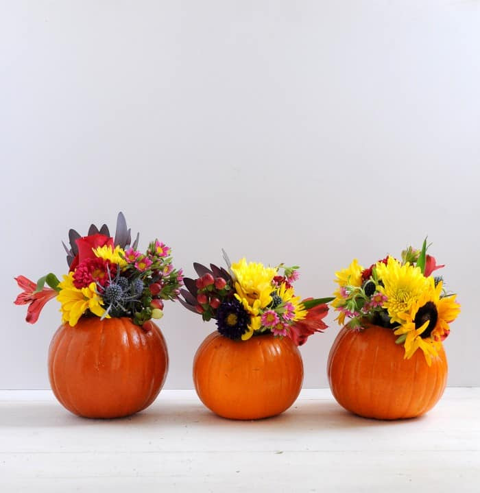 Are you looking for an easy floral decor project that gets your home fall-ready in a jiffy? You can make a pretty pumpkin vase with this quick tutorial.