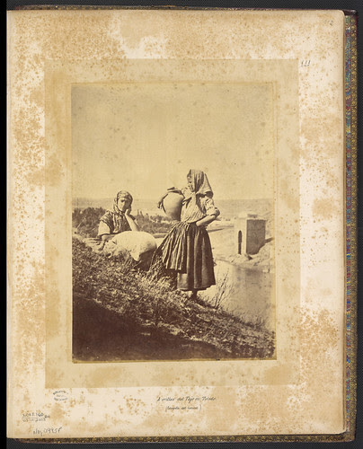 Cantareras frente al Baño de la Cava de Toledo en el siglo XIX. Foto Jean Laurent. Biblioteca Nacional de Brasil