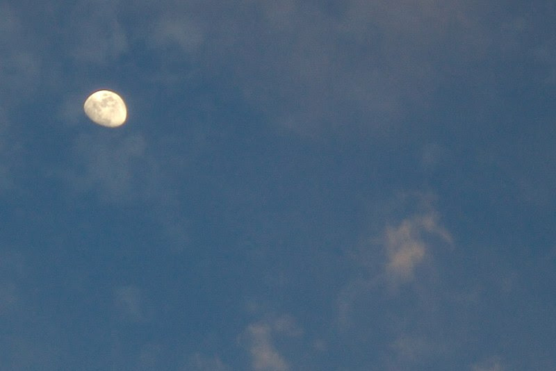 File:SR4001 - Moon and Clouds (by-sa).jpg