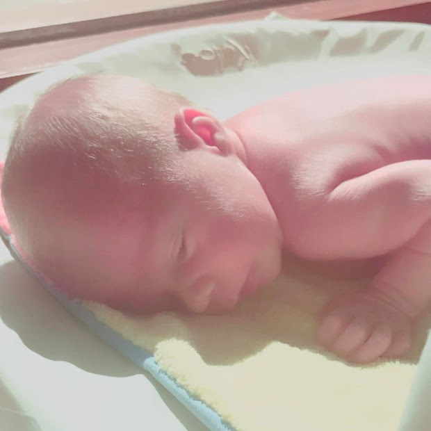 Anahí mostra pela primeira vez o rostinho de seu primeiro filho, Manuel (Foto: Reprodução / Instagram)