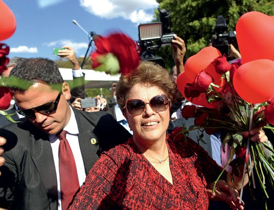 Dilma Rousseff deixa  Palácio da Alvorada após o impeachment (Foto: Adriano Machado / Reuters)