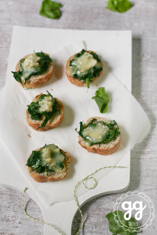 bruschettine di spinaci e gorgonzola