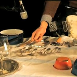 "Musica da cucina" ovvero come trasformare pentole, posate, bicchieri in strumenti musicali
