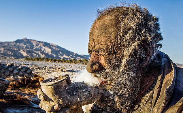 Homem iraniano, identificado como Amoo Hadji, tem 80 anos e está há 60 sem tomar banho