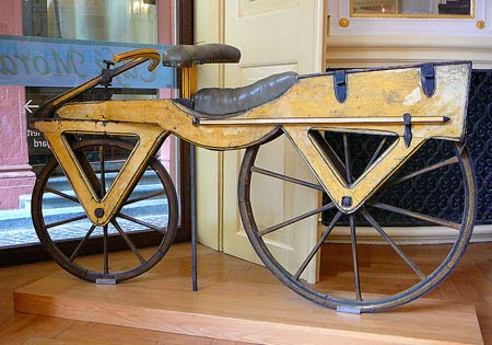 800px-Draisine_or_Laufmaschine,_around_1820._Archetype_of_the_Bicycle._Pic_01