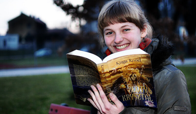 Wadowice24pl Kinga Kozieł (20 l.) właśnie zadebiutowała swoją powieścią "Złoty Kryształ". Młoda autorka pisała ją jeszcze w liceum, wydała ją już po maturze.