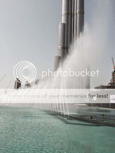 fountains outside burj khalifa