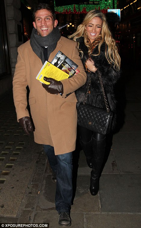 http://i.dailymail.co.uk/i/pix/2011/12/12/article-2073373-0F1FF84B00000578-249_468x755.jpg