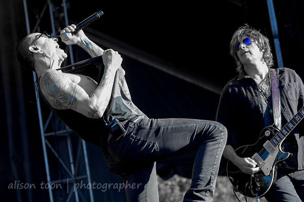 Chester Bennington and Dean DeLeo, Stone Temple Pilots