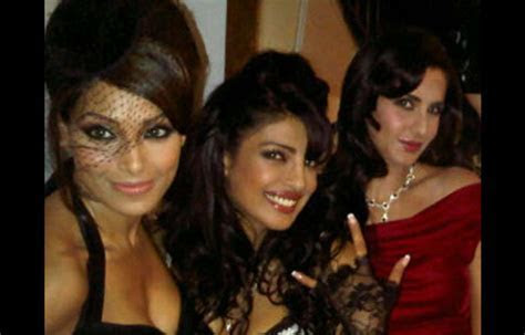 Celebs reveal their private lives on Twitter Emirates 24 7 Celebs reveal their private lives on Twitter Emirates 24 7