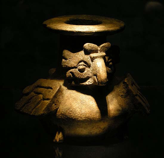 Berlin, Dahlem Museum, mezoamerikai madár-szobor (bagoly)