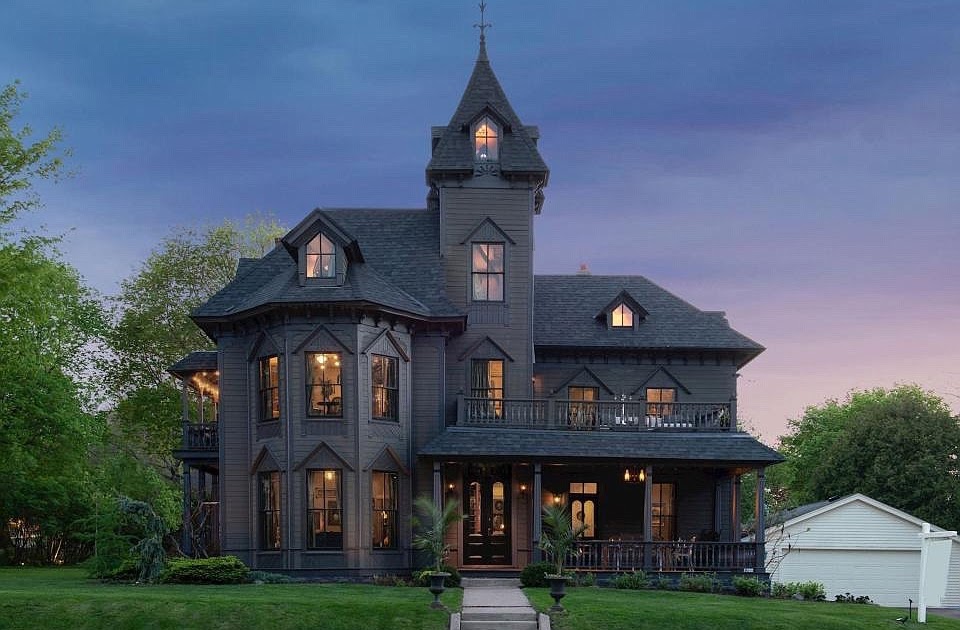 View 15 Aesthetic Dark Academia House Exterior - Verni Poll