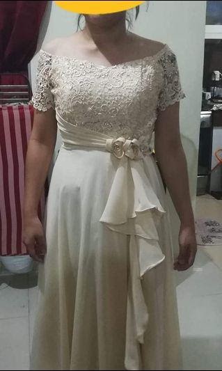 divisoria principal sponsor gown