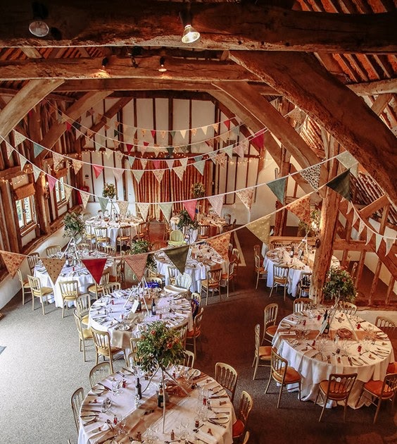 20+ Lovely Barn Wedding Venues Berkshire / The Best Boho