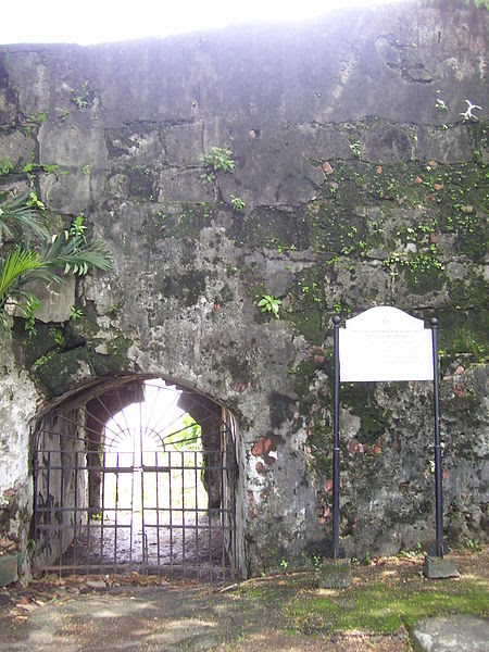 File:Fort Santiago Postern of Our Lady of Solitude, Manila 03.jpg