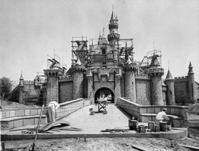 Old Photos of Famous Structures and Monuments Being Built