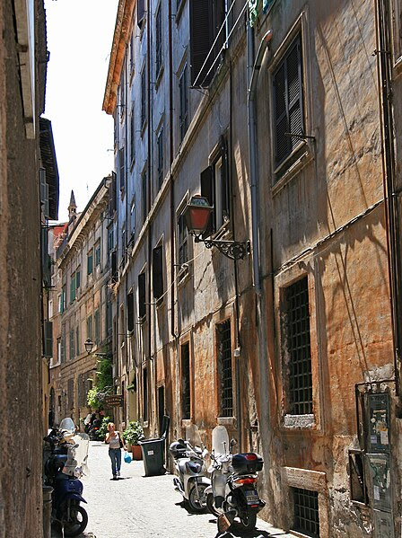 File:Vicolo di Monte Vecchio Rome.jpg