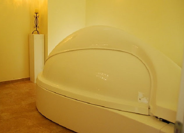 800px-Float_tank_in_Israel-_Galim_center