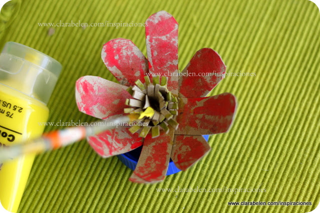 Manualidades: Rápida flor de loto con hechas con rollos de papel higiénico