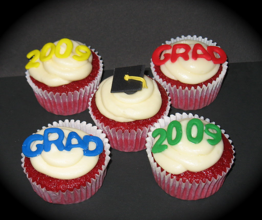 graduation cupcakes