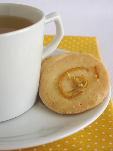 Candied orange sugar cookies / Biscoitinhos com casca de laranja em calda