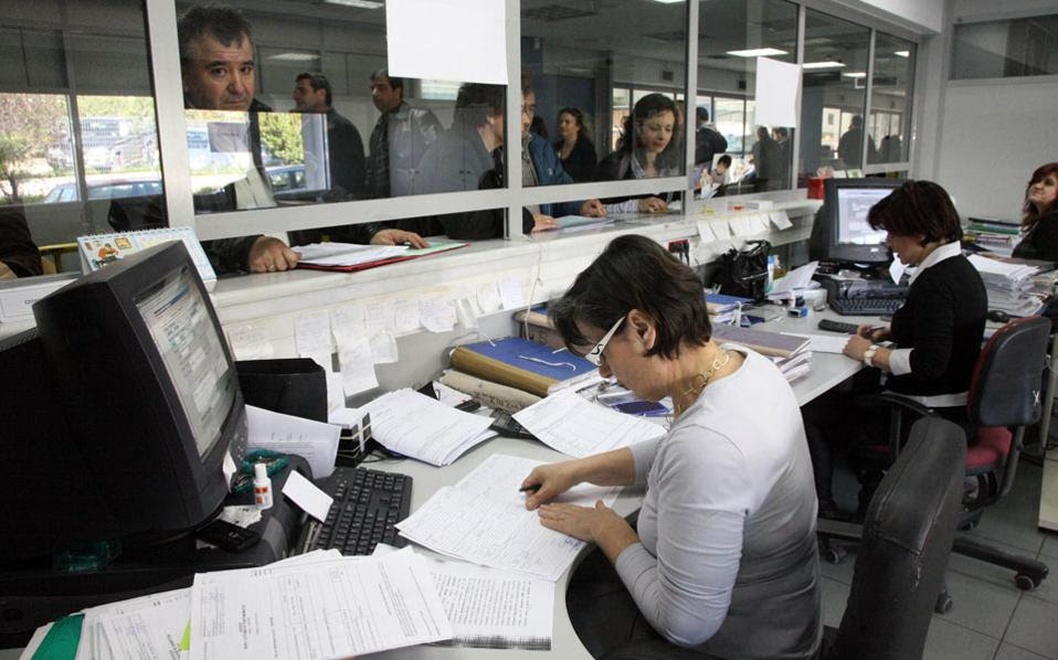 Τον Ιανουάριο δεν καταβλήθηκαν φόροι ύψους 840 εκατ. ευρώ και τον Φεβρουάριο 925 εκατ. ευρώ.